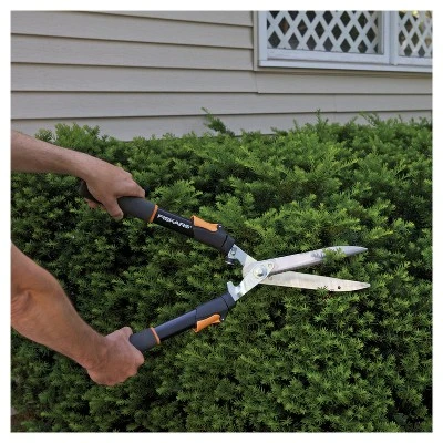 Fiskars Power-Lever 25-33" Extendable Hedge Shears 5 Fiskars Power-Lever 25-33" Extendable Hedge Shears - Image 5